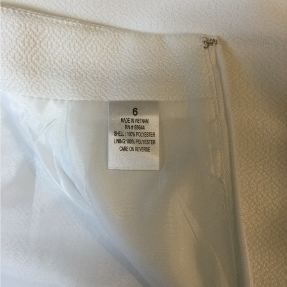 Emily woman’s White Suit Size 6. NWT - Picture 9 of 14